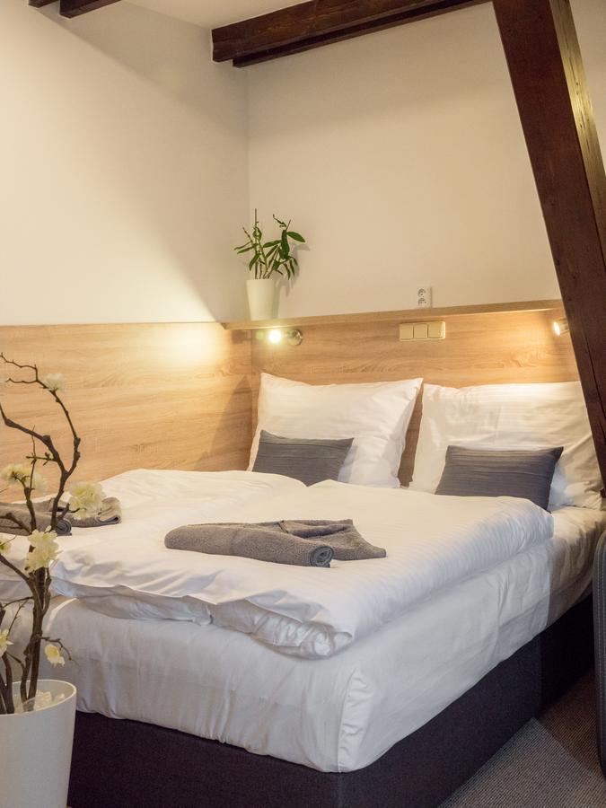 Club Apartments Челадна Екстер'єр фото