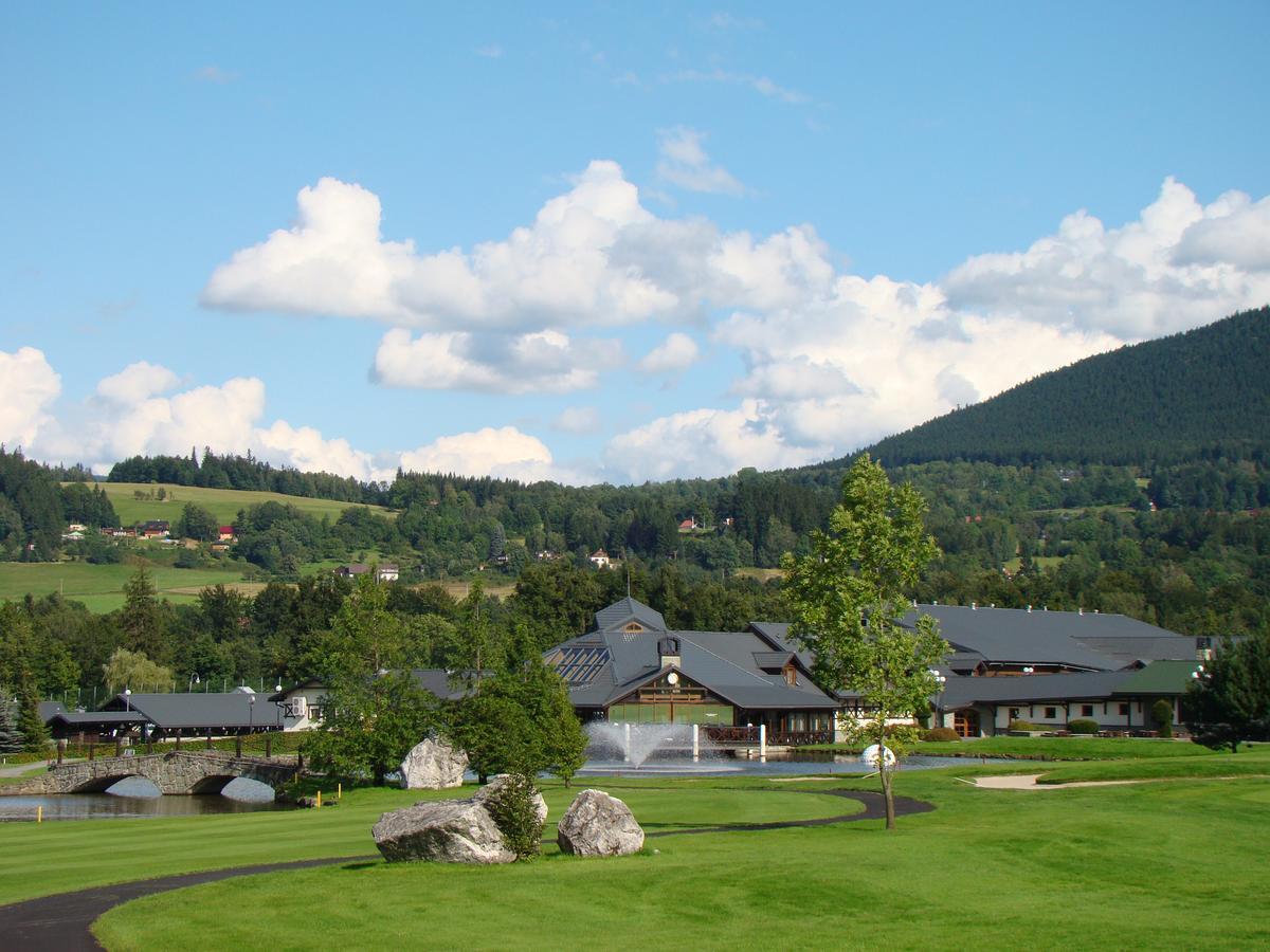 Club Apartments Челадна Екстер'єр фото