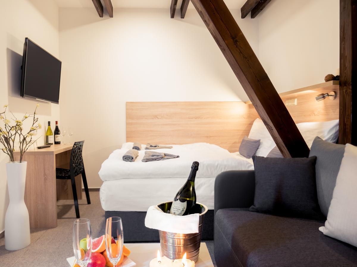 Club Apartments Челадна Екстер'єр фото