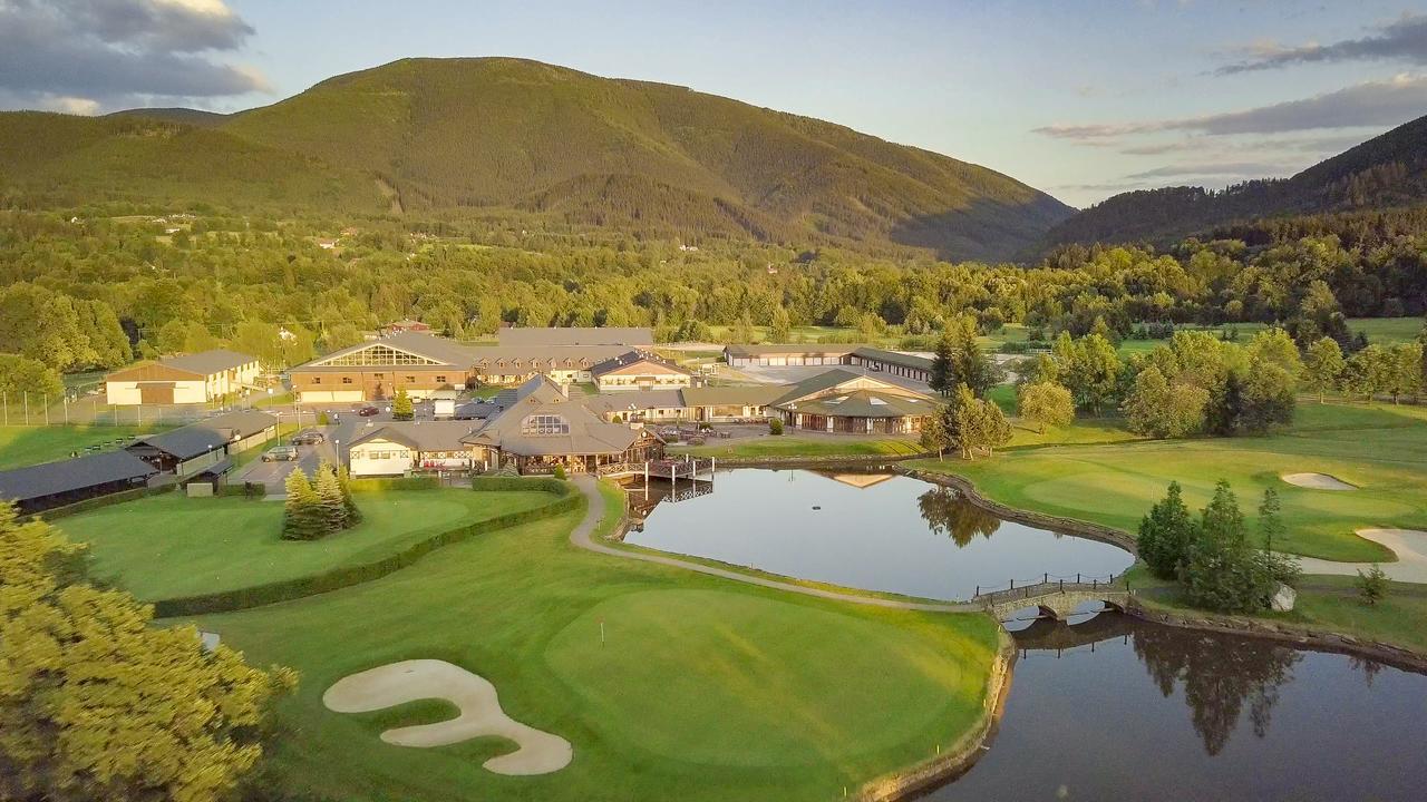 Club Apartments Челадна Екстер'єр фото