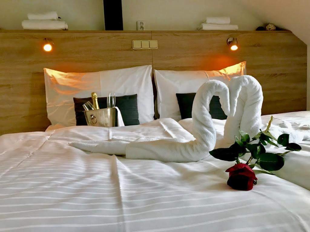 Club Apartments Челадна Екстер'єр фото